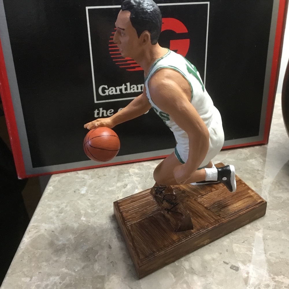 Bob Cousy 14 “Smooth Operator “ #293 of 5,000 made worldwide. BOSTON CELTICS FAN - Picture 7 of 16